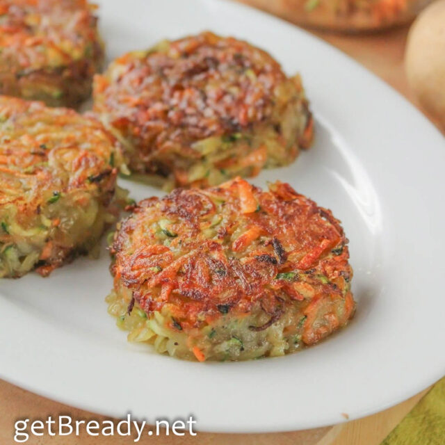 ➡️🇮🇹 RÖSTI ALLE VERDURE ⬅️➡️🇬🇧 MIXED VEGETABLE RÖSTI ⬅️. 👉 rimani aggiornato su @getbready .🇮🇹 Parola d’ordine: salute! anzi no: ricetta lampo, anzi no golosità! Ecco, oggi ho qualche difficoltà nello scegliere le parole giuste per descrivere questa ricetta perchè ha davvero tantissimi vantaggi 🙂 Innanzitutto è davvero sfiziosa (lo sapete che nella lista dei pro questa è di sciuro la mia priorità!), è a base di verdure, quindi alleata per la salute  e poi si prepara in un battito di ciglia senza neanche grandi attenzioni nella cottura (cuoce piano piano da sola coperta col coperchio). Coraggio! Aprite il cassetto del frigo che oggi andiamo di cucina #vegetariana!⬇️⬇️⬇️⬇️⬇️⬇️⬇️⬇️ ➡️RICETTA 🔍cerca 🔹rosti-alle-verdure🔹 su www.getBready.net..🇬🇧 Today’s keyword: #health! oh no… maybe: light, mmm.. no: gluttony! Here, today I have some difficulty in choosing the right words to describe this recipe because it has so many advantages 🙂 First of all it’s really #delicious (you know that in the list of pros this is my main priority!), it’s made of vegetables, therefore allied for health and then gets ready in a while (it cooks all-alone covered with a lid). Come’on! Let’have a #veggiemeal!⬇️⬇️⬇️⬇️⬇️⬇️⬇️⬇️ ➡️ RECIPE 🔍 search 🔹mixed-vegetable-rosti🔹 on www.getBready.net .📌Per continuare a vedere le mie RICETTE lascia un COMMENTO o un LIKE - grazie! 🙏 🙏.#rösti #rosti #summervibes